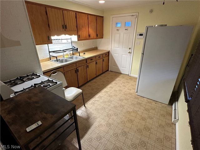 1867 Sheridan Avenue NE, Warren, OH 44483