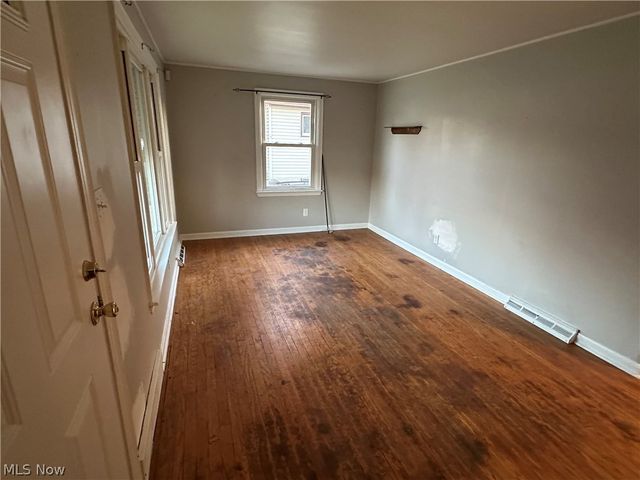 1867 Sheridan Avenue NE, Warren, OH 44483