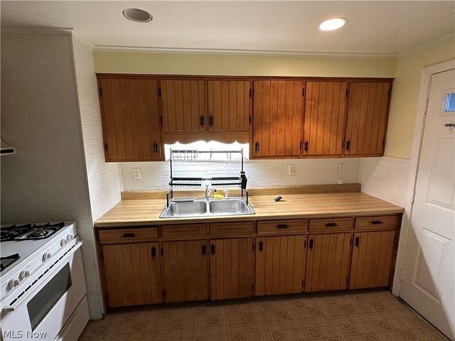 1867 Sheridan Avenue NE, Warren, OH 44483