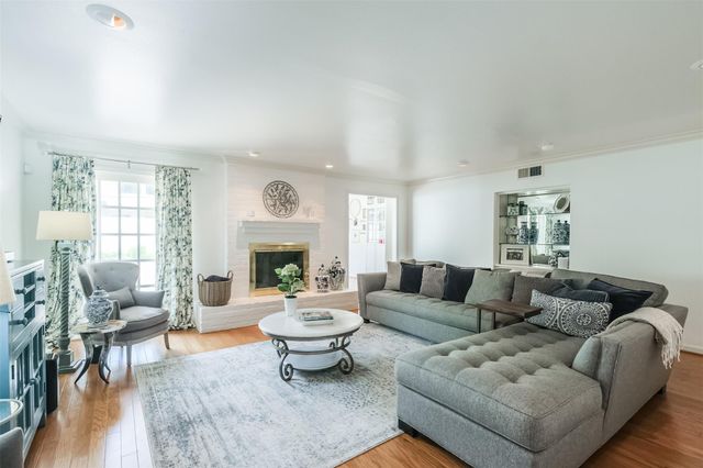 6122 Piping Rock Lane, Houston, TX 77057