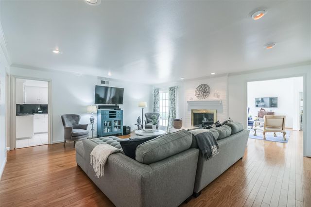 6122 Piping Rock Lane, Houston, TX 77057