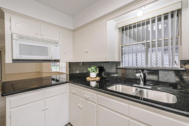 6122 Piping Rock Lane, Houston, TX 77057