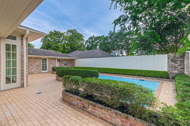 6122 Piping Rock Lane, Houston, TX 77057