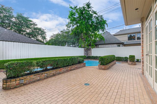 6122 Piping Rock Lane, Houston, TX 77057