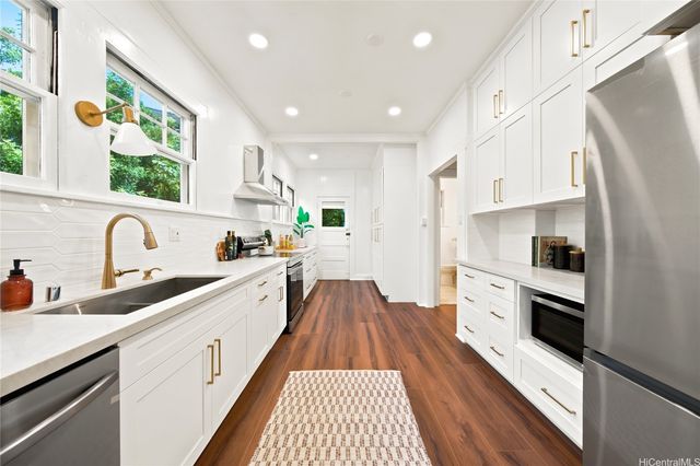 1176 Alewa Drive, Honolulu, HI 96817