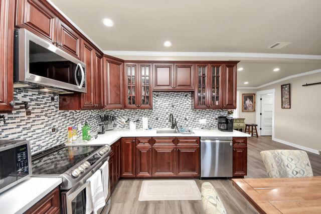 1106 S 8th Street, La Porte, TX 77571