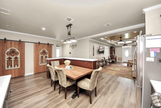 1106 S 8th Street, La Porte, TX 77571