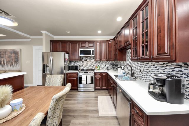 1106 S 8th Street, La Porte, TX 77571