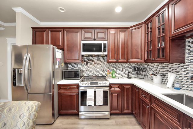1106 S 8th Street, La Porte, TX 77571