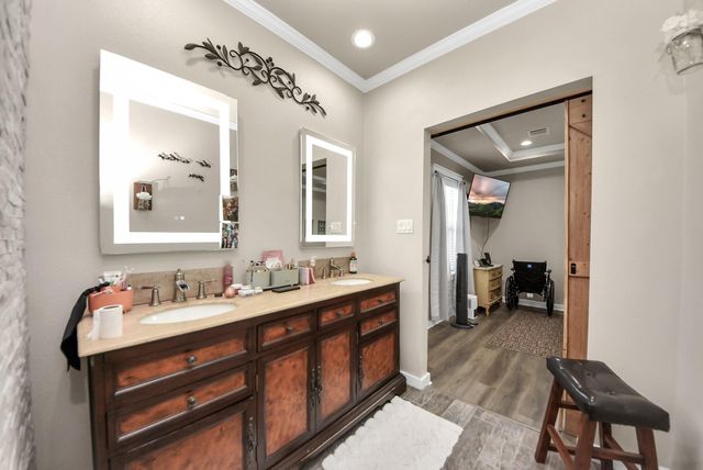 1106 S 8th Street, La Porte, TX 77571