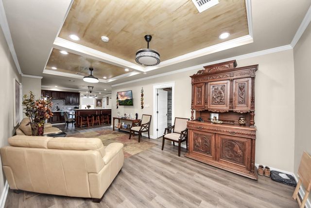 1106 S 8th Street, La Porte, TX 77571