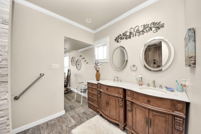 1106 S 8th Street, La Porte, TX 77571