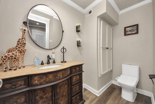 1106 S 8th Street, La Porte, TX 77571