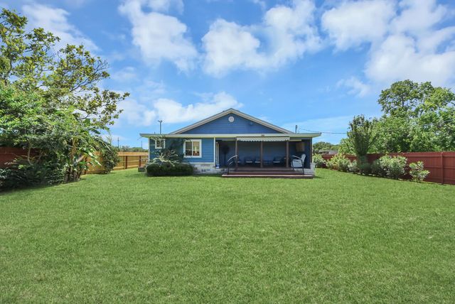 1106 S 8th Street, La Porte, TX 77571