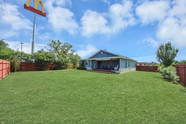 1106 S 8th Street, La Porte, TX 77571