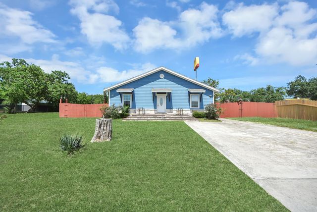 1106 S 8th Street, La Porte, TX 77571