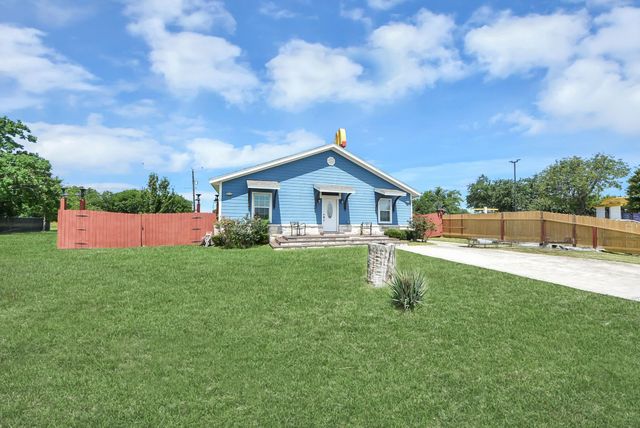 1106 S 8th Street, La Porte, TX 77571