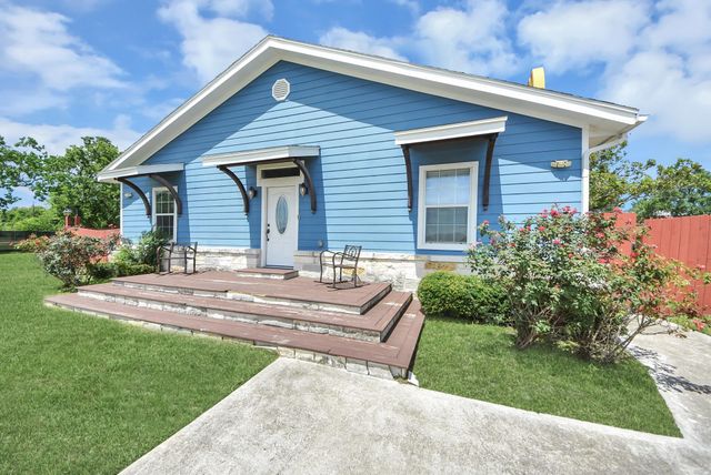 1106 S 8th Street, La Porte, TX 77571