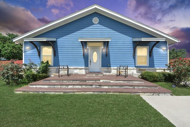 1106 S 8th Street, La Porte, TX 77571