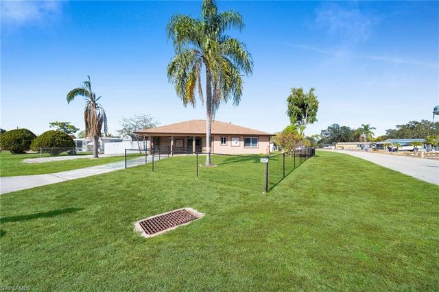 15 WILLOW ST, Lehigh Acres, FL 33936