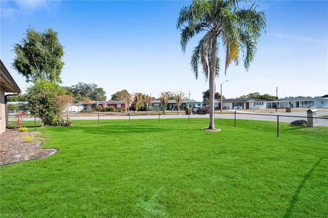 15 WILLOW ST, Lehigh Acres, FL 33936