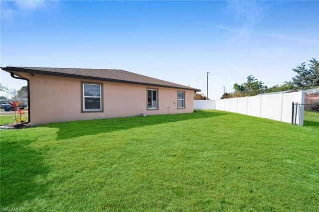 15 WILLOW ST, Lehigh Acres, FL 33936