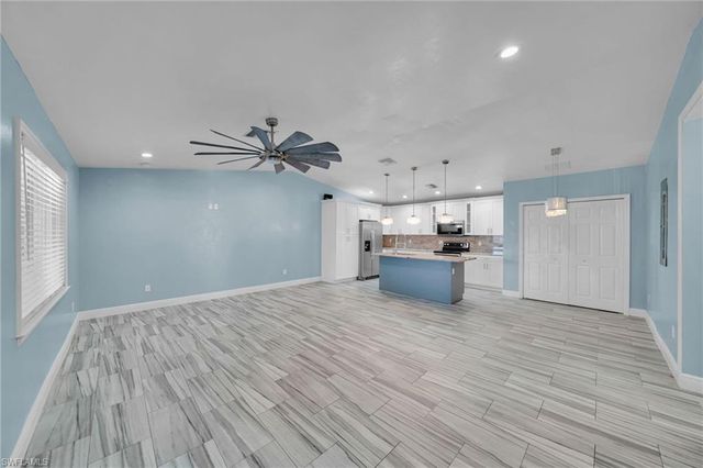 15 WILLOW ST, Lehigh Acres, FL 33936