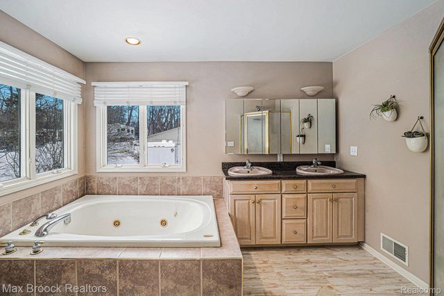 11412 Delmar Drive, Fenton, MI 48430