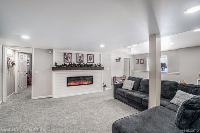 11412 Delmar Drive, Fenton, MI 48430