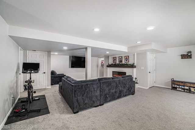 11412 Delmar Drive, Fenton, MI 48430