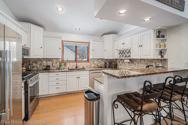 11412 Delmar Drive, Fenton, MI 48430