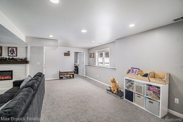 11412 Delmar Drive, Fenton, MI 48430