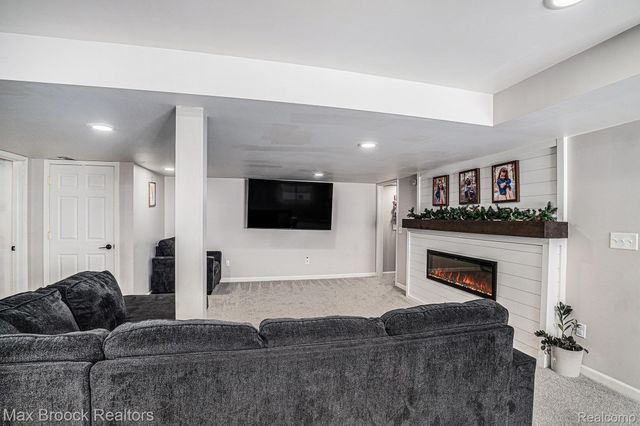 11412 Delmar Drive, Fenton, MI 48430