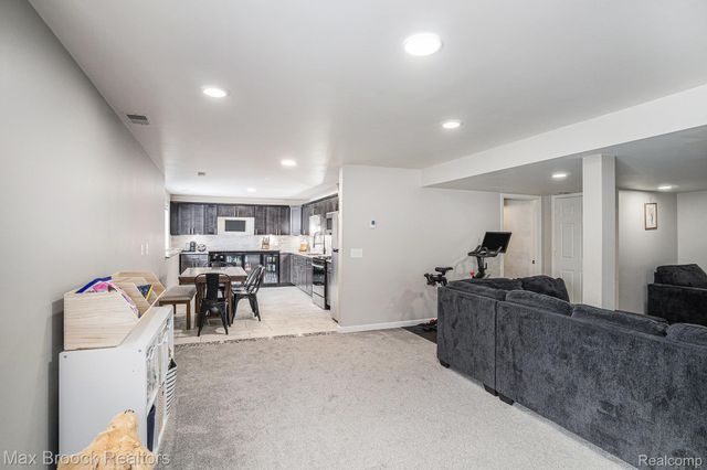 11412 Delmar Drive, Fenton, MI 48430