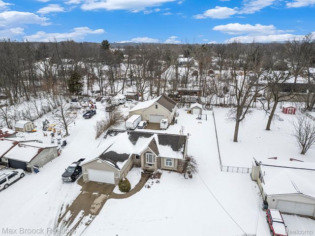 11412 Delmar Drive, Fenton, MI 48430