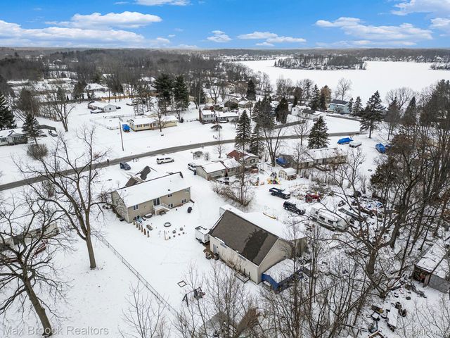 11412 Delmar Drive, Fenton, MI 48430