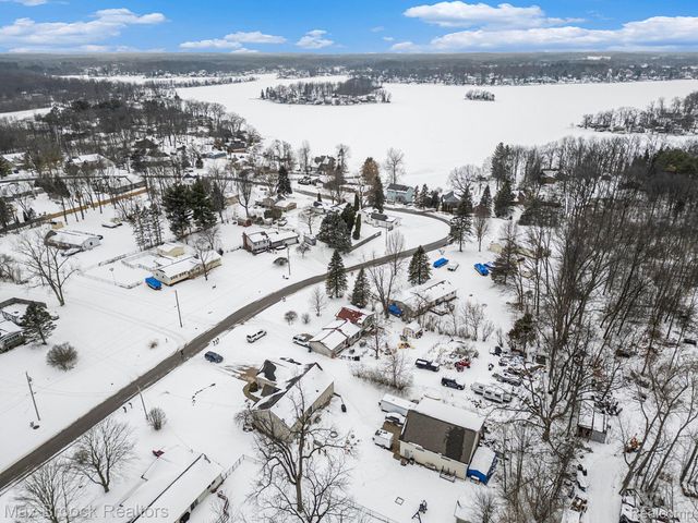 11412 Delmar Drive, Fenton, MI 48430