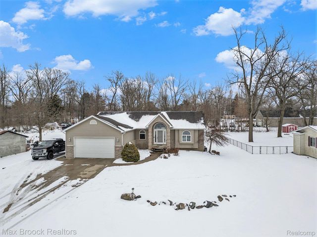 11412 Delmar Drive, Fenton, MI 48430
