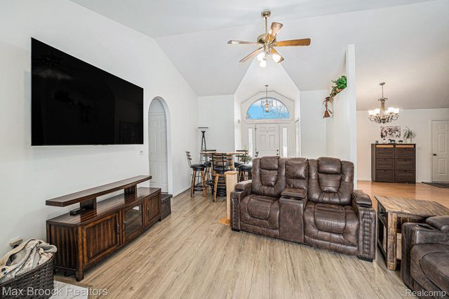 11412 Delmar Drive, Fenton, MI 48430