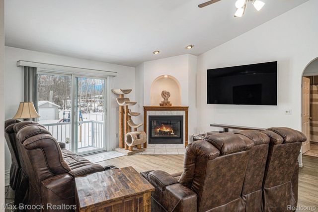 11412 Delmar Drive, Fenton, MI 48430