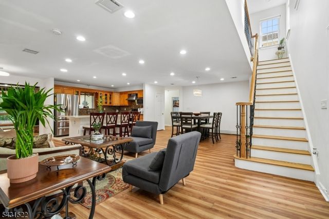 22 Spier Dr, Livingston Twp., NJ 07039