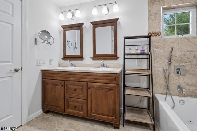 22 Spier Dr, Livingston Twp., NJ 07039
