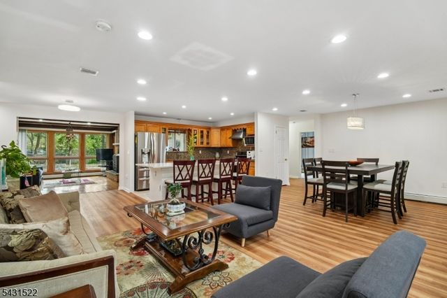 22 Spier Dr, Livingston Twp., NJ 07039