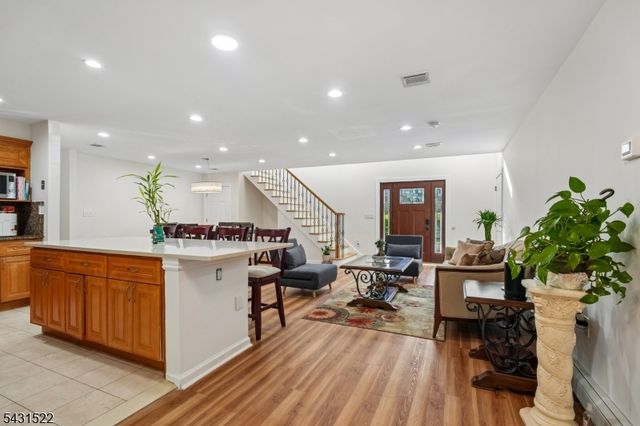 22 Spier Dr, Livingston Twp., NJ 07039