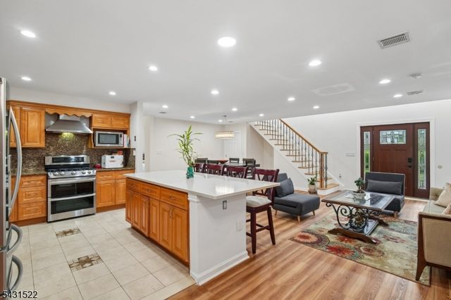 22 Spier Dr, Livingston Twp., NJ 07039