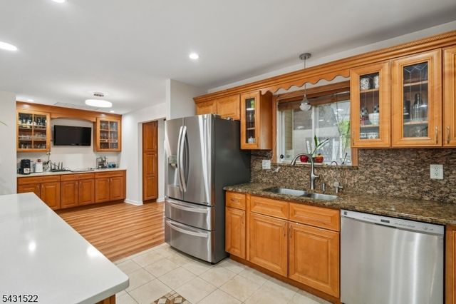 22 Spier Dr, Livingston Twp., NJ 07039