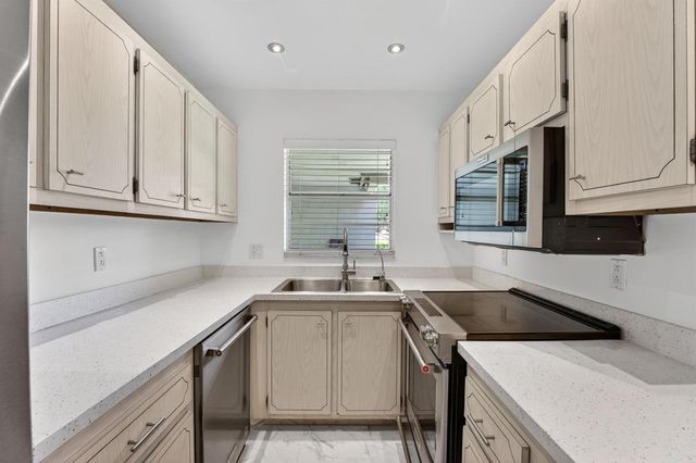 1174 NW 13th Street 242b, Boca Raton, FL 33486