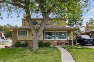 24705 Culver Street, St Clair Shores, MI 48080