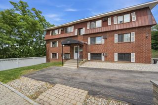 555 Calef Rd Apt 4, Manchester, NH 03103