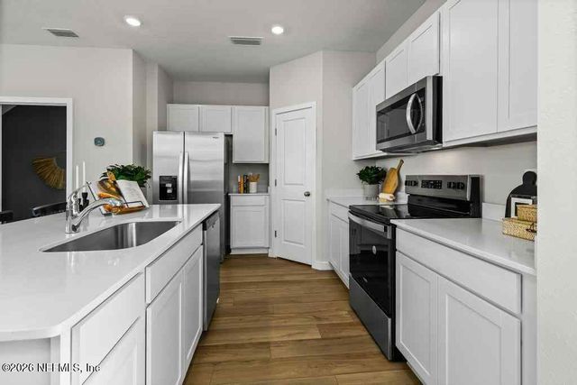 214 BRAZIL NUT Circle, Jacksonville, FL 32218
